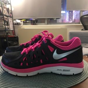 Nike Dual Fusion sneakers Size 7 Pink/Black
